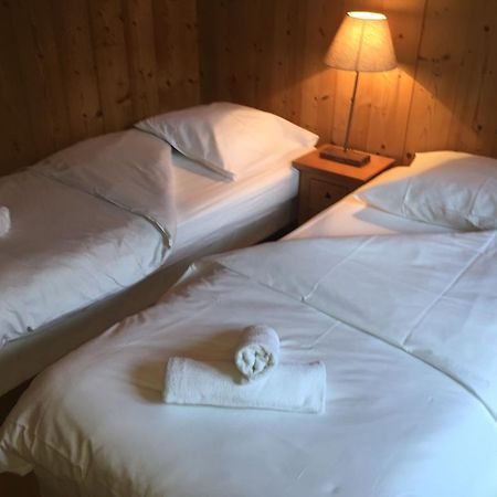 Hotel Les Combelles Шатель Екстер'єр фото