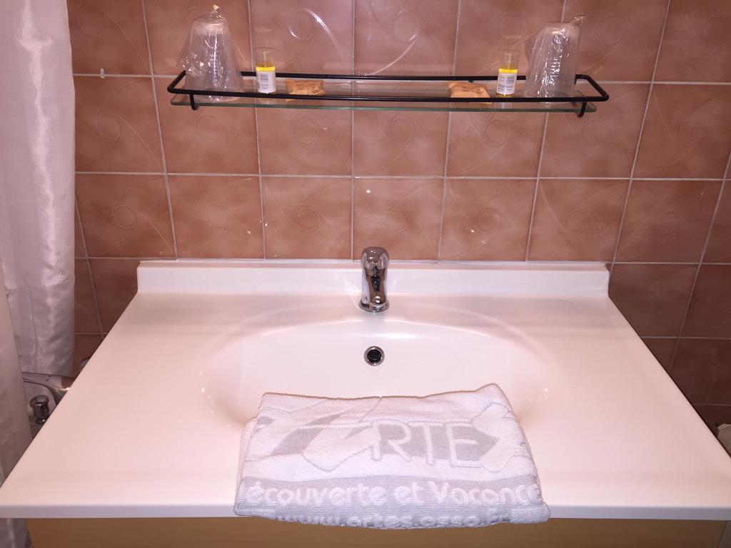 Hotel Les Combelles Шатель Екстер'єр фото
