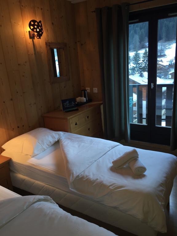 Hotel Les Combelles Шатель Екстер'єр фото