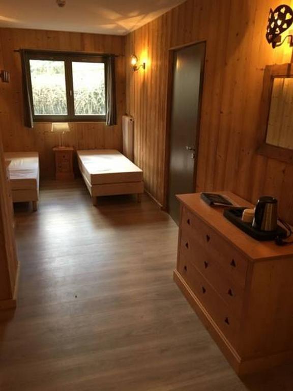 Hotel Les Combelles Шатель Екстер'єр фото