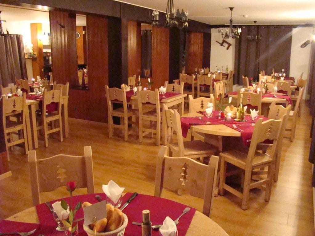 Hotel Les Combelles Шатель Екстер'єр фото