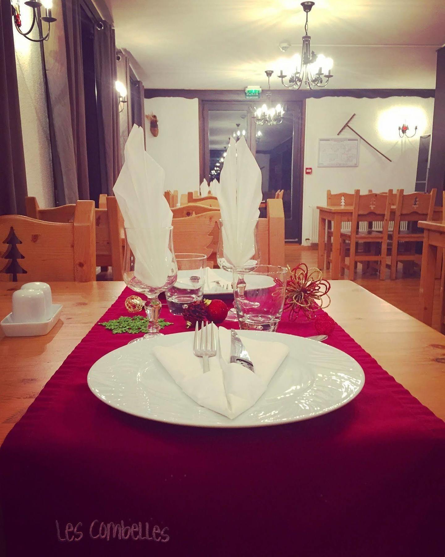 Hotel Les Combelles Шатель Екстер'єр фото